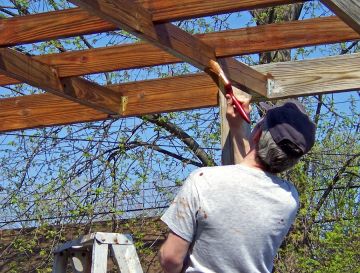 Florida's Finest Painting LLC stains decks in Lithia and fences